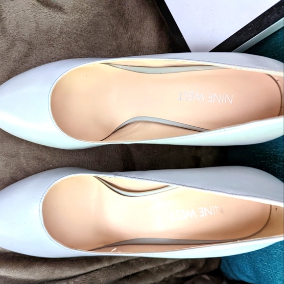 Shoes - Picture 2 of 4